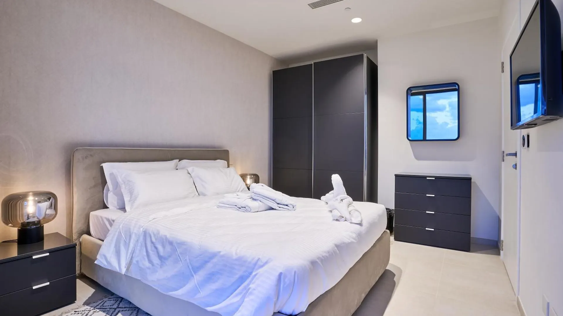 Sky High Luxury Apartment In Mercury Towers With Infinite Seaviews Saint Julian's Malta