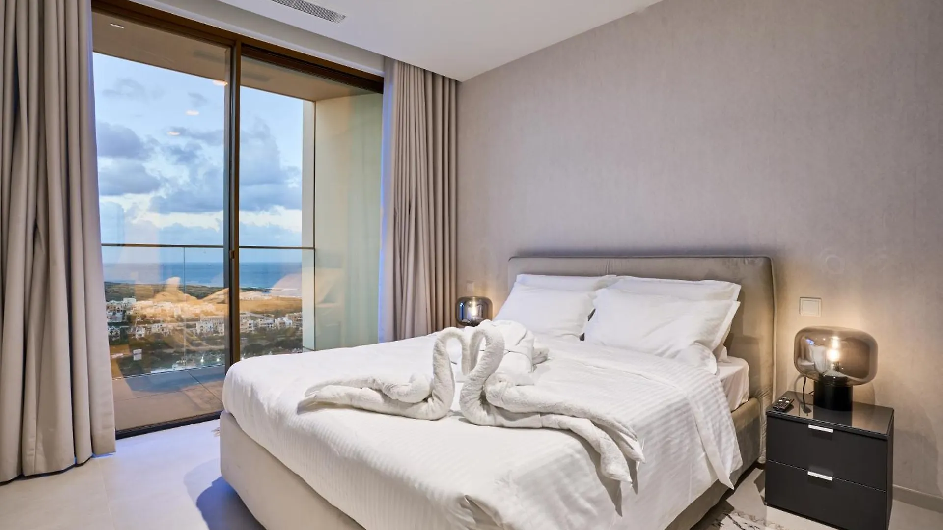 Sky High Luxury Apartment In Mercury Towers With Infinite Seaviews Saint Julian's 0*,  Malta