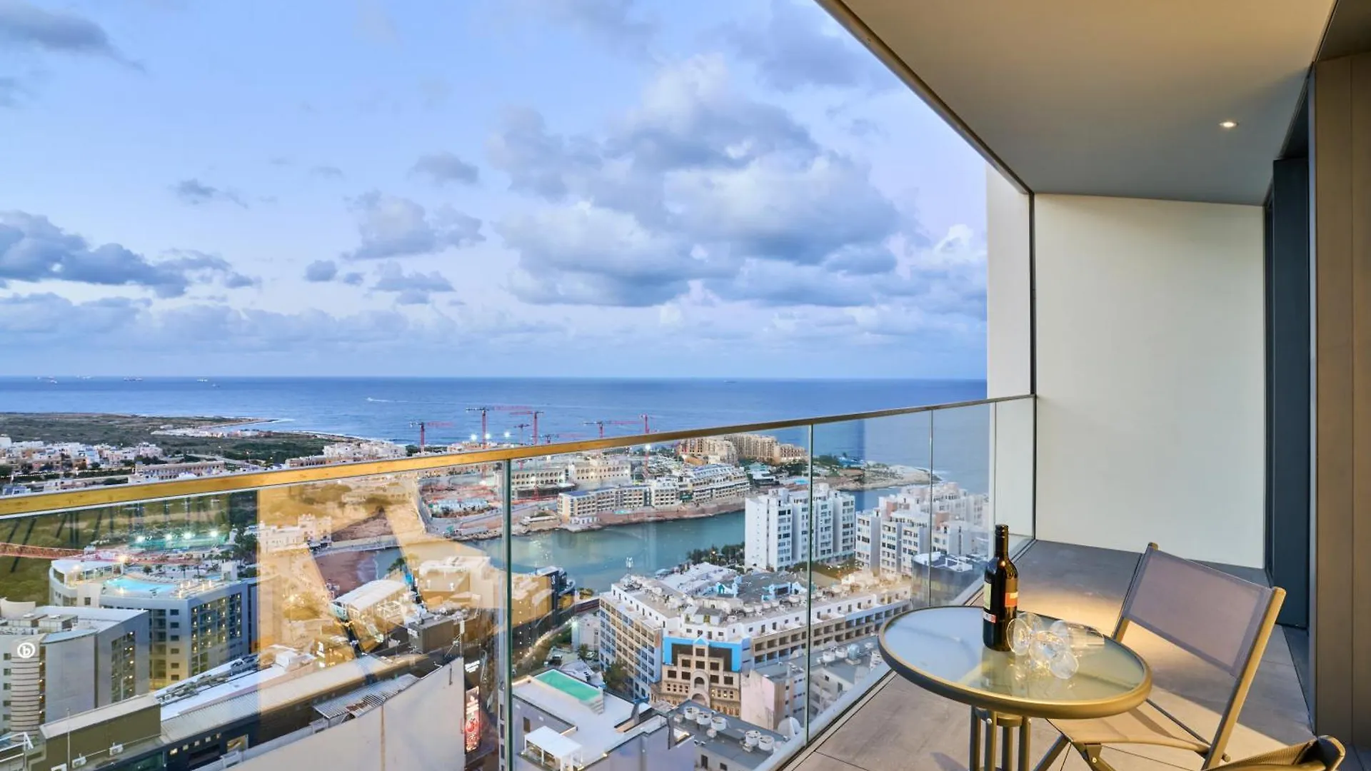 Sky High Luxury Apartment In Mercury Towers With Infinite Seaviews Saint Julian's 0*,  Malta