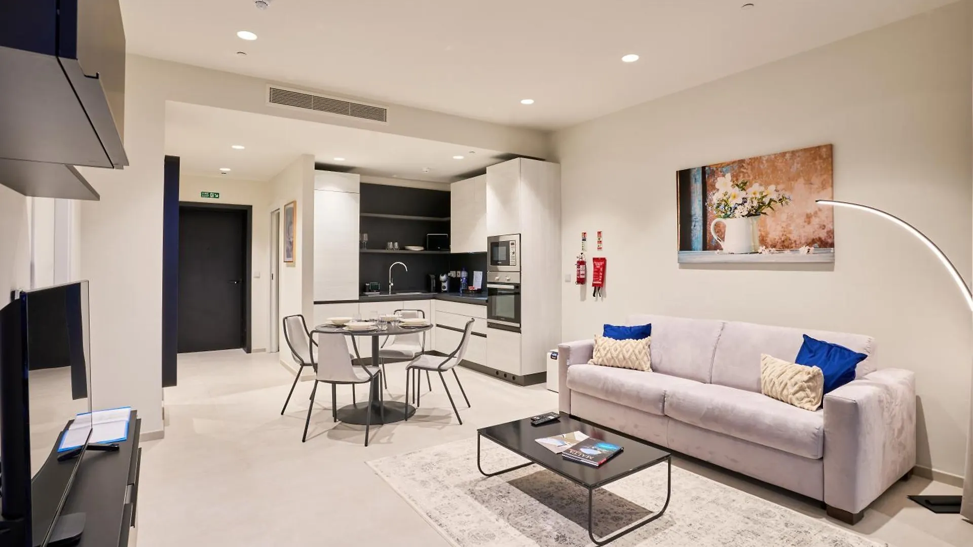 Sky High Luxury Apartment In Mercury Towers With Infinite Seaviews Saint Julian's
