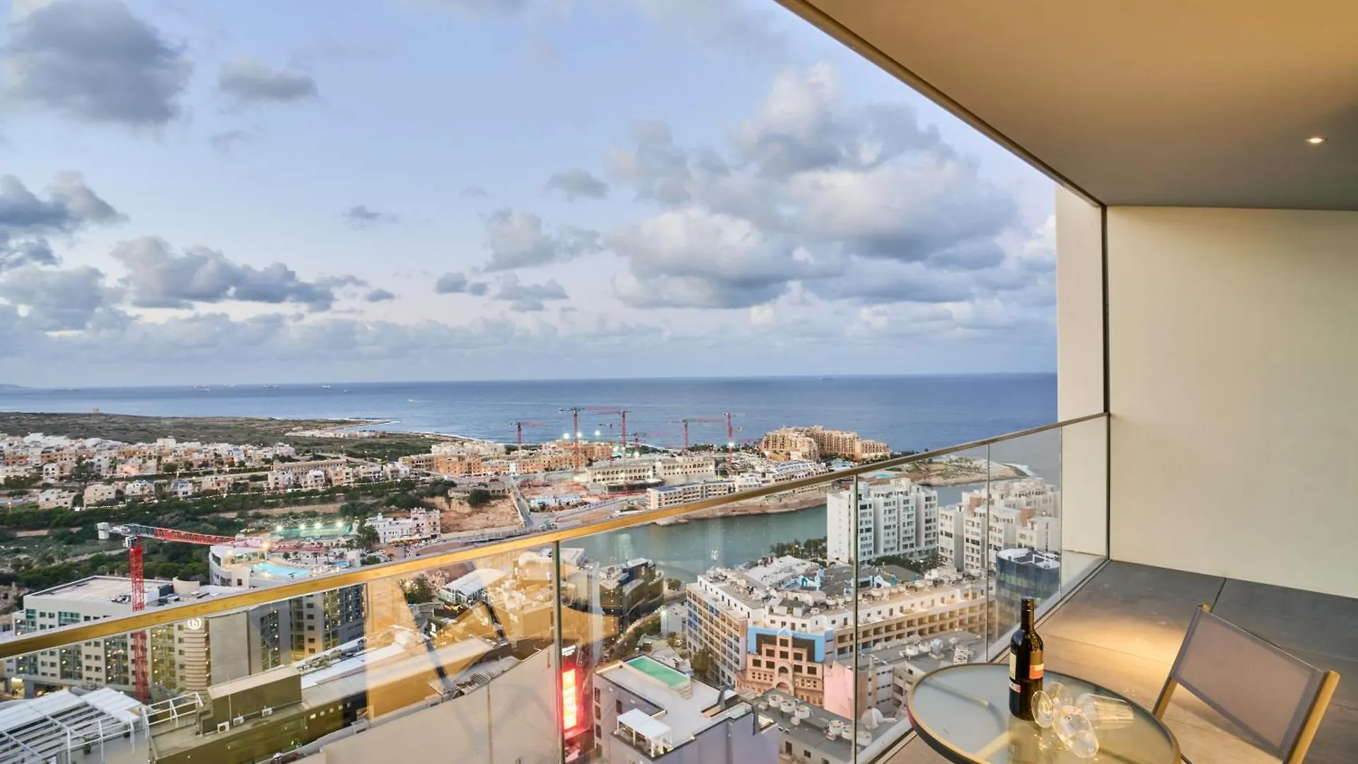 Sky High Luxury Apartment In Mercury Towers With Infinite Seaviews Saint Julian's