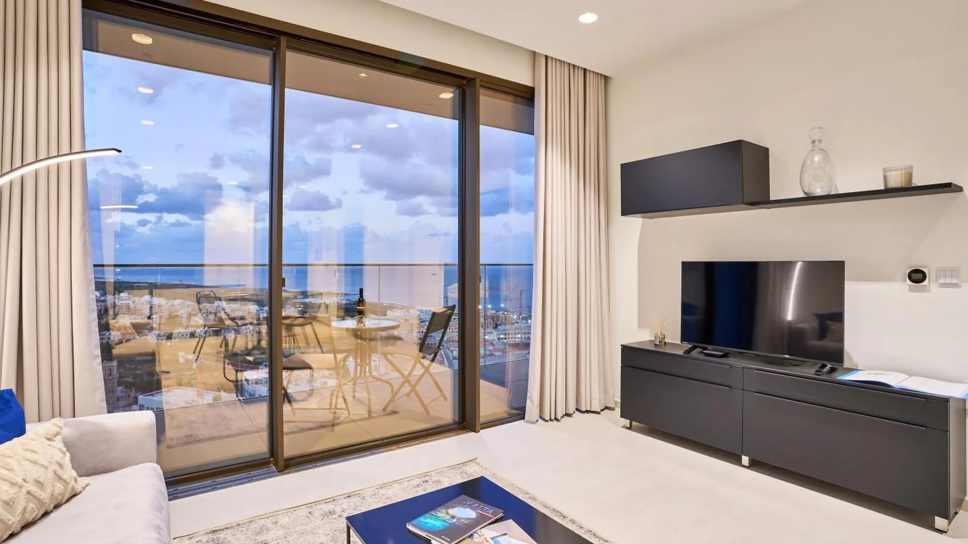 Sky High Luxury Apartment In Mercury Towers With Infinite Seaviews Saint Julian's